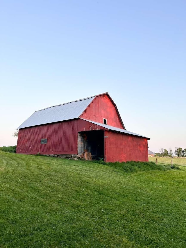 view of outbuilding featuring a lawn