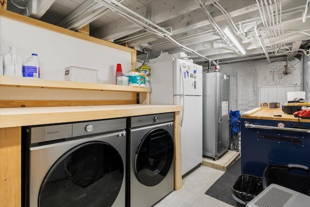 washroom featuring washer and clothes dryer