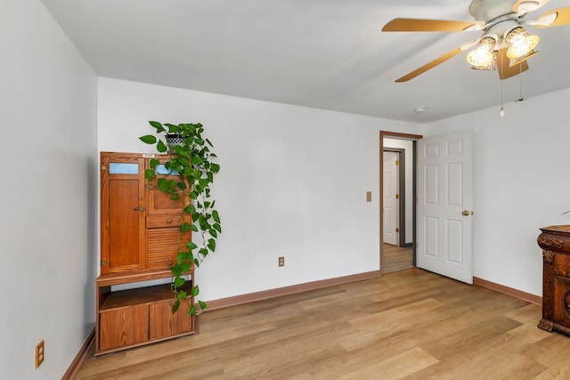 unfurnished room featuring light hardwood / wood-style floors and ceiling fan