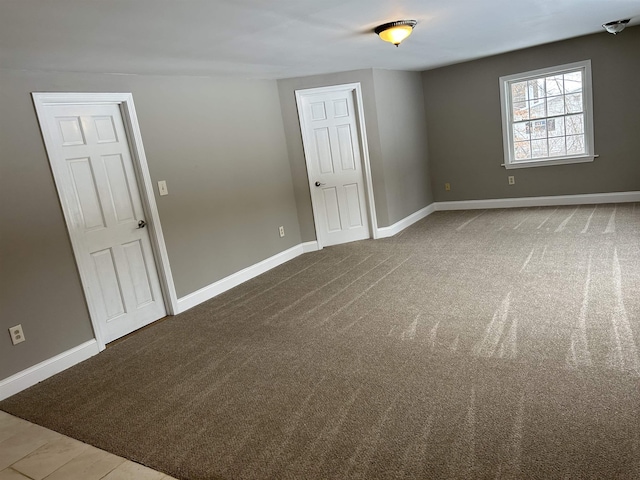 unfurnished room featuring carpet