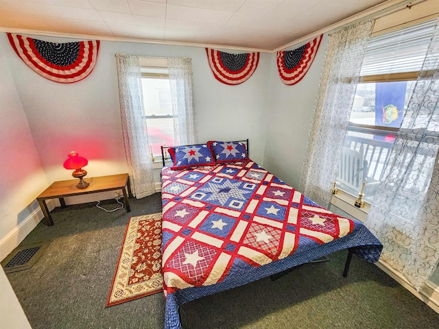 bedroom featuring carpet floors