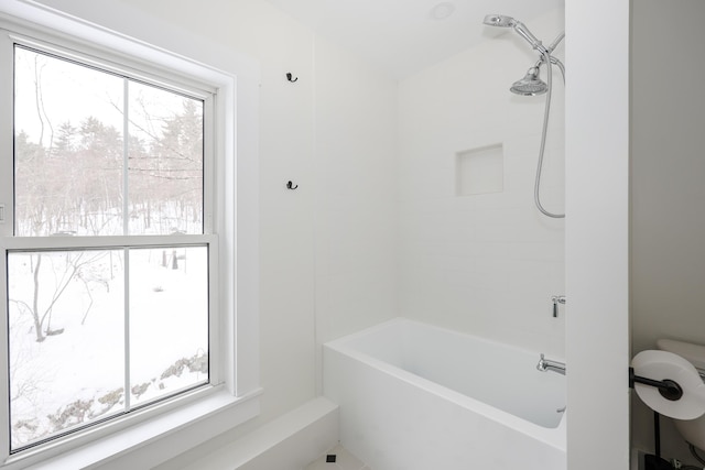 bathroom featuring plenty of natural light and tiled shower / bath combo