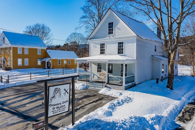 view of front of house featuring a porch