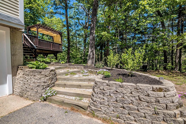 view of yard featuring a wooden deck and a pergola