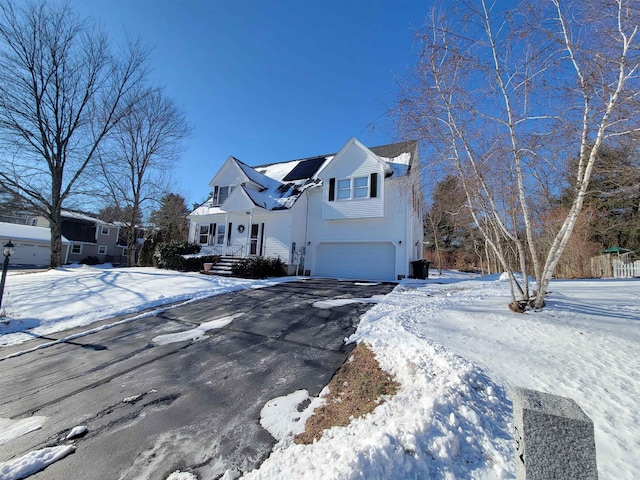 view of front property featuring a garage