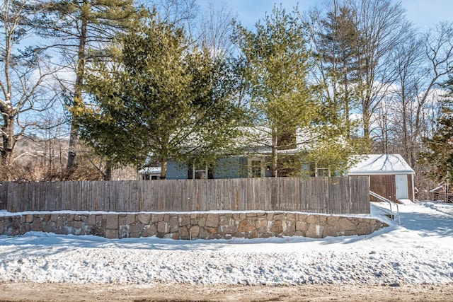 view of yard layered in snow