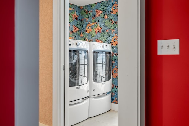 laundry area featuring light tile patterned floors and independent washer and dryer