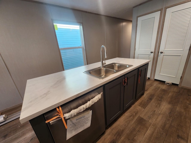 kitchen featuring dark hardwood / wood-style flooring, sink, dishwasher, and a kitchen island with sink