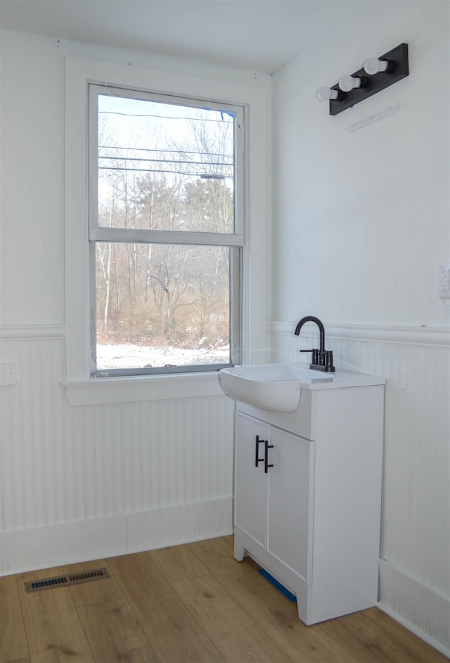 bathroom featuring visible vents, a wealth of natural light, and wainscoting