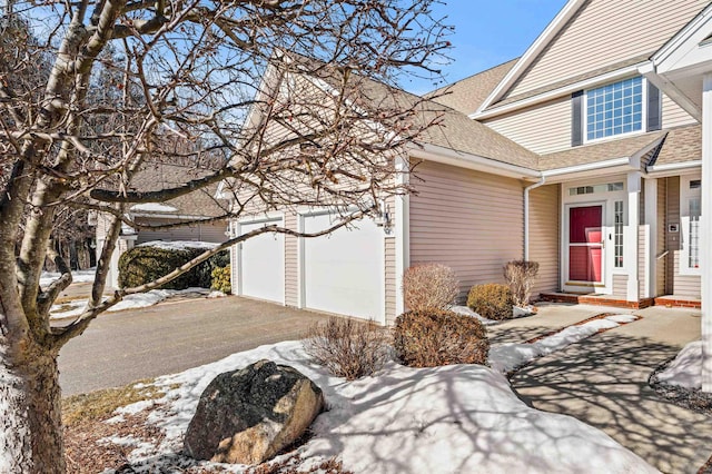 view of front of property featuring a garage