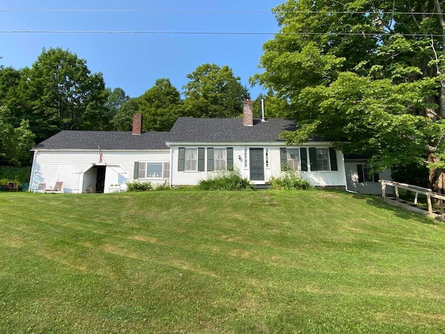 view of front of property with a front yard