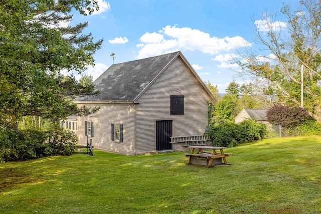 back of house featuring a yard