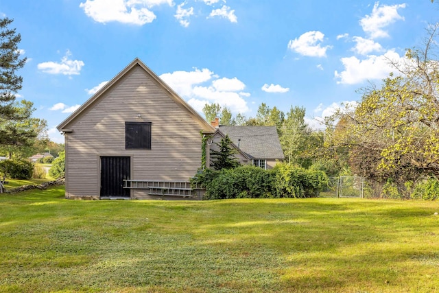 view of side of property featuring a yard