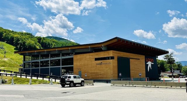 view of building exterior with a mountain view