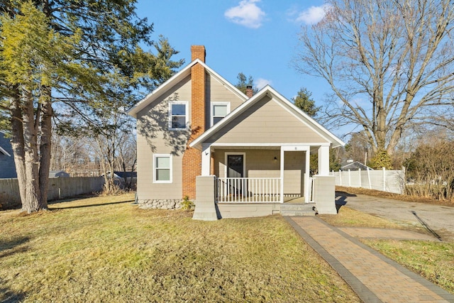 view of front facade with a porch and a front lawn