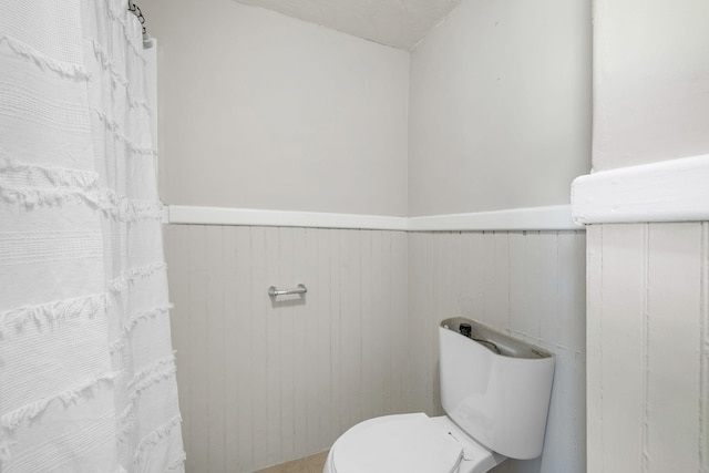 bathroom featuring toilet