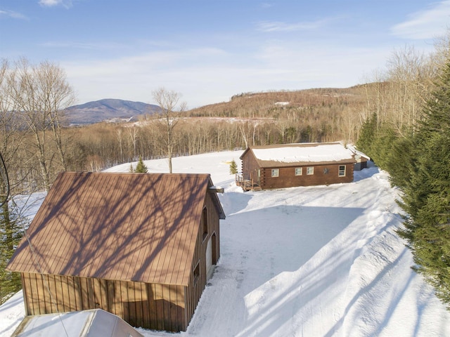 snowy aerial view featuring a mountain view