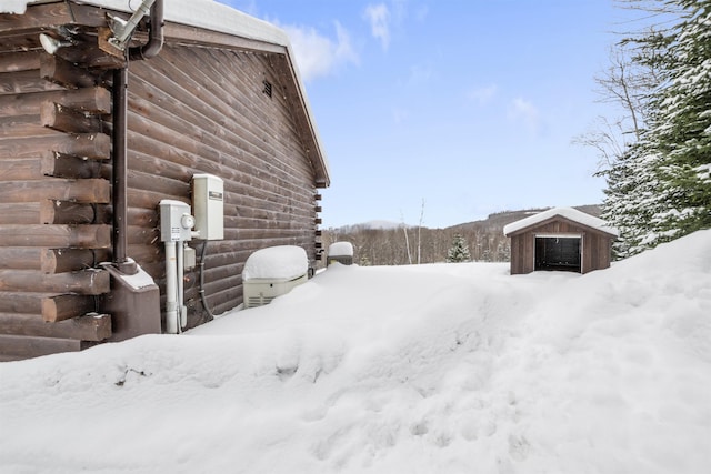 view of yard layered in snow