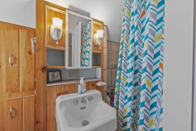 bathroom with sink