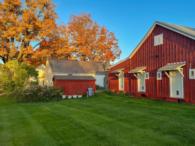 exterior space featuring an outbuilding