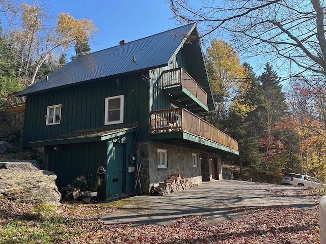 view of side of home featuring a balcony