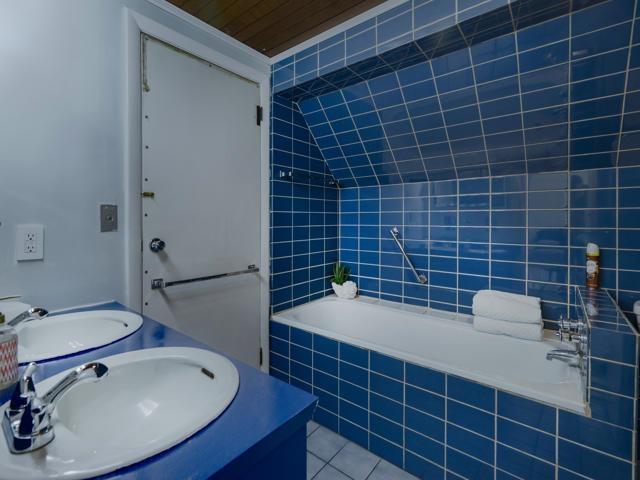 bathroom featuring sink, tile patterned floors, and tiled shower / bath