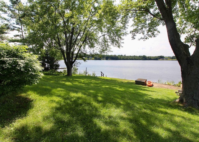 view of yard with a water view