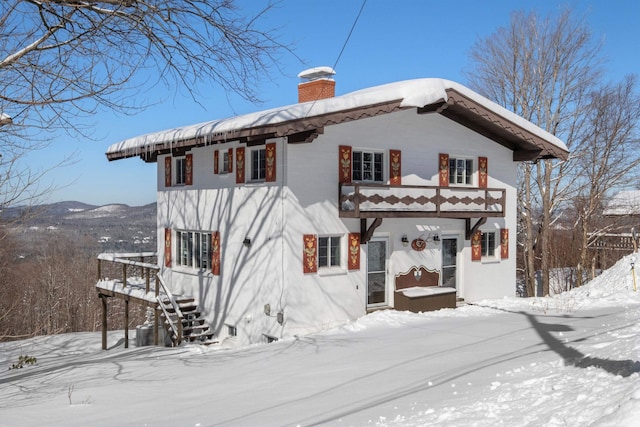 view of front of property featuring a mountain view