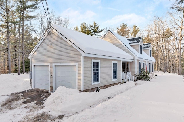 view of front facade with a garage