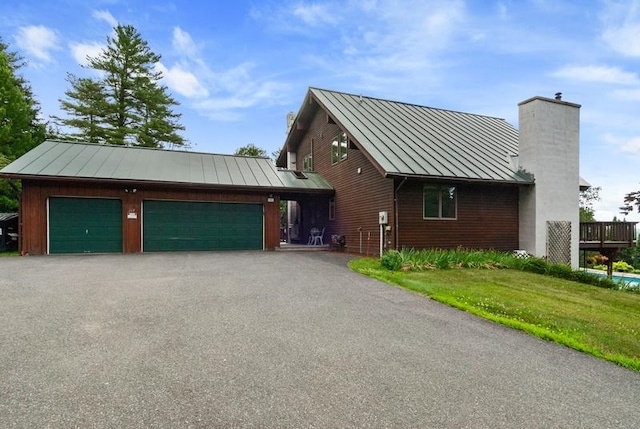 view of front of property featuring a garage and a front yard