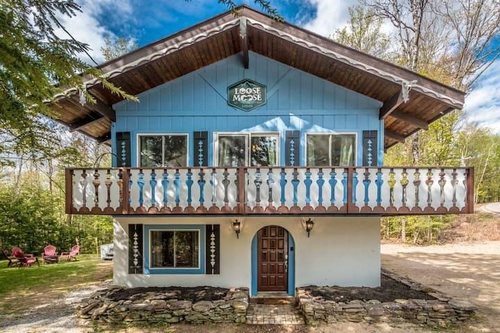 view of front of home with a balcony