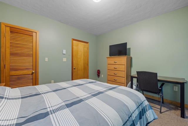 bedroom featuring carpet flooring and a textured ceiling