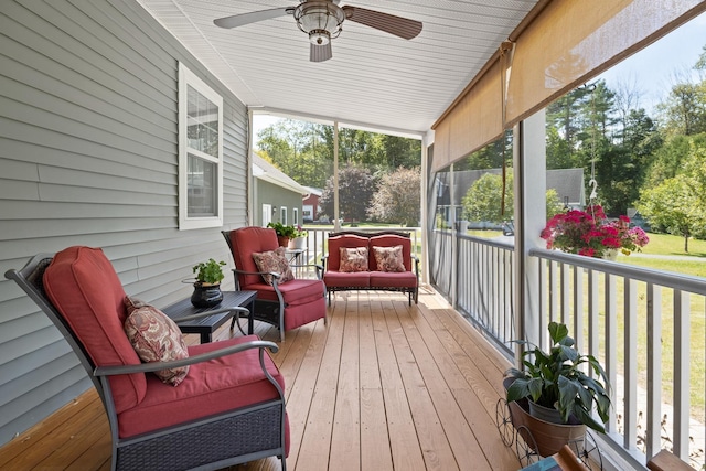 sunroom with ceiling fan