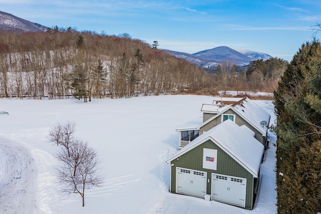 snowy aerial view featuring a mountain view