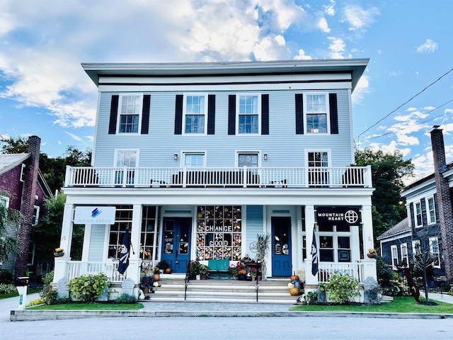 view of front facade featuring a porch and a balcony