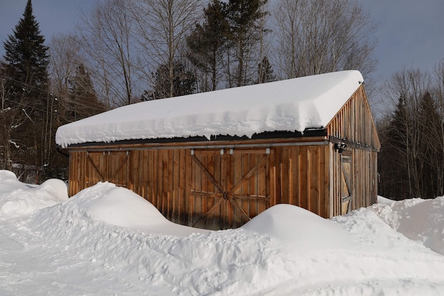 view of yard layered in snow