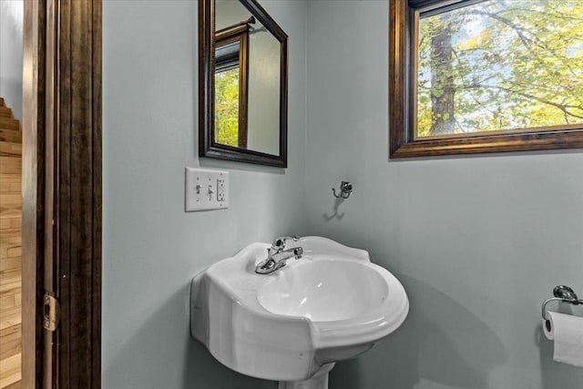 bathroom featuring sink