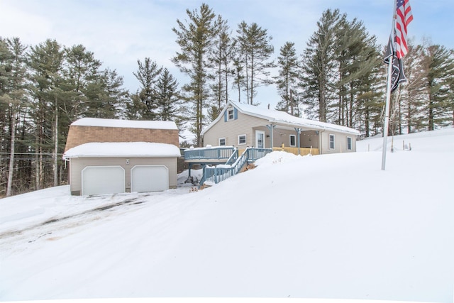 view of front facade featuring a porch and a garage