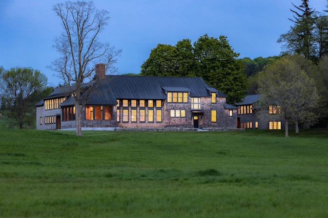 back of house featuring a lawn