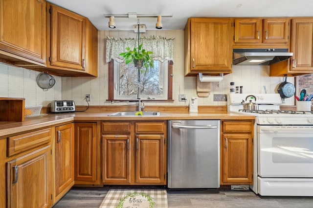 kitchen with sink, backsplash, stainless steel dishwasher, and white gas range oven