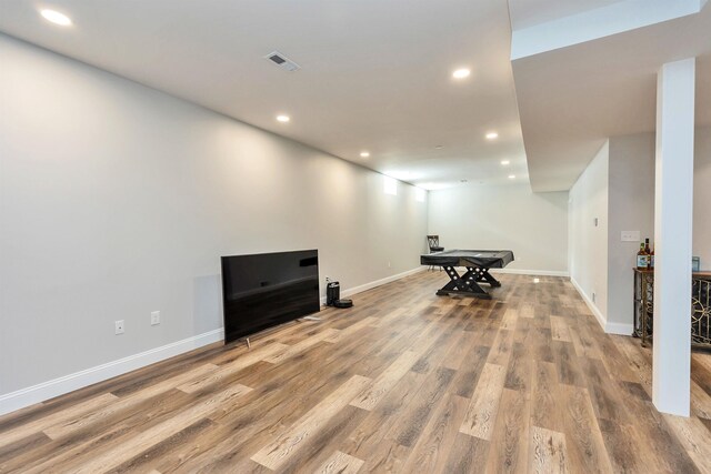 playroom with baseboards, visible vents, recessed lighting, and wood finished floors