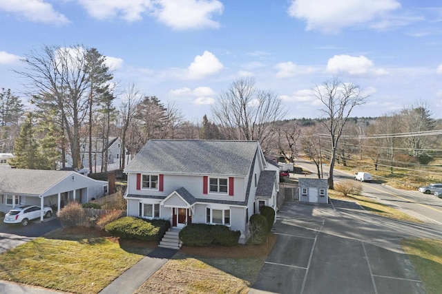 view of front of property with driveway