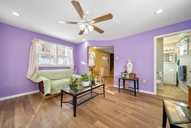 living room with light wood-style floors, recessed lighting, ceiling fan, and baseboards