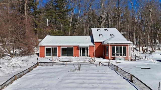 chalet / cabin featuring entry steps