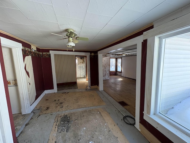 entrance foyer featuring ceiling fan, ornamental molding, and visible vents