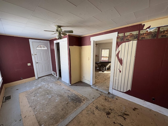 entrance foyer featuring baseboards, visible vents, and a ceiling fan