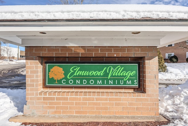 view of community / neighborhood sign