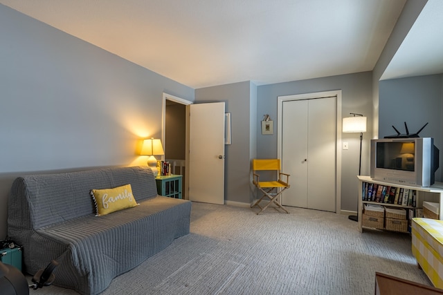 bedroom featuring carpet, baseboards, and a closet