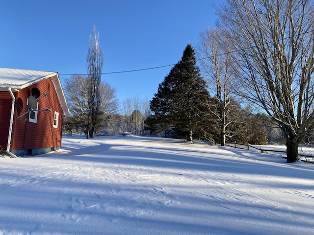 view of yard layered in snow