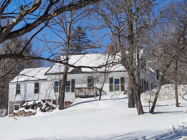 view of front of house featuring a wooden deck